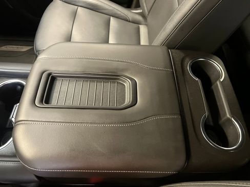 Used 2021 Chevrolet Tahoe Z71 w/ Luxury Package AWD/4WD image 34