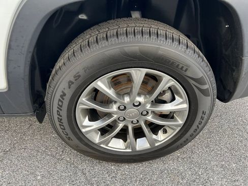 Used 2021 Jeep Cherokee Latitude Lux AWD/4WD image 17