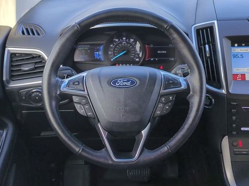 Used 2018 Ford Edge Titanium image 24