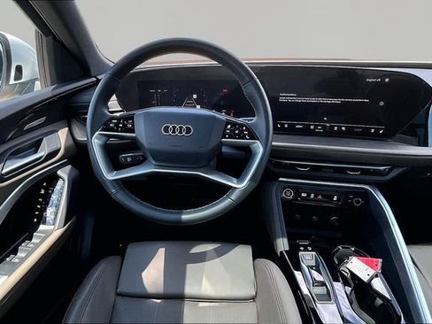 Used 2025 Audi Q5 Premium Plus w/ Premium Plus AWD/4WD image 5