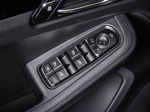 Certified 2026 Porsche Macan AWD/4WD image 26