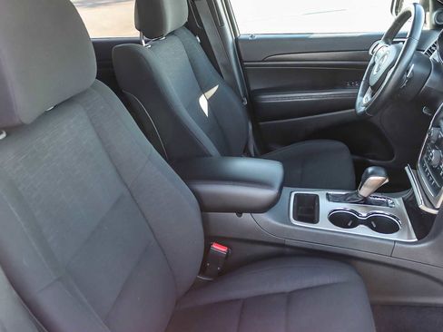 Used 2017 Jeep Grand Cherokee Laredo image 15