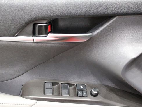 Used 2021 Toyota Camry XSE image 17