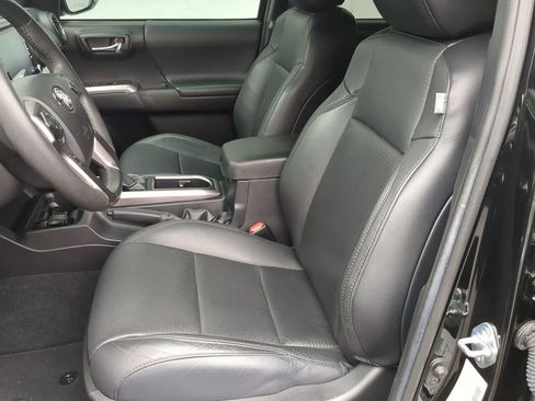 Used 2022 Toyota Tacoma Limited w/ Nightshade Package image 17