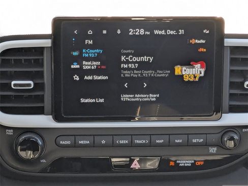 Used 2023 Hyundai Venue Limited image 15