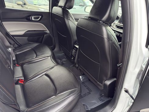 Used 2023 Jeep Compass Limited image 16