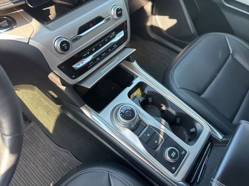 Used 2023 Ford Explorer XLT w/ Equipment Group 202A image 11