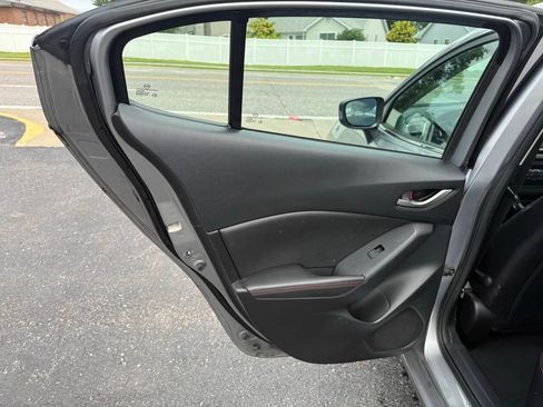 Used 2016 MAZDA MAZDA3 i Grand Touring FWD image 16