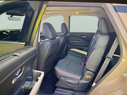 Used 2025 Nissan Pathfinder Platinum w/ Cargo Package AWD/4WD image 12