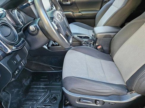 Used 2020 Toyota Tacoma TRD Off-Road image 14
