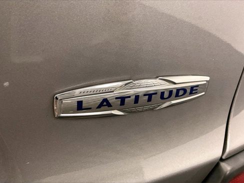 Used 2020 Jeep Cherokee Latitude w/ Cold Weather Group image 6