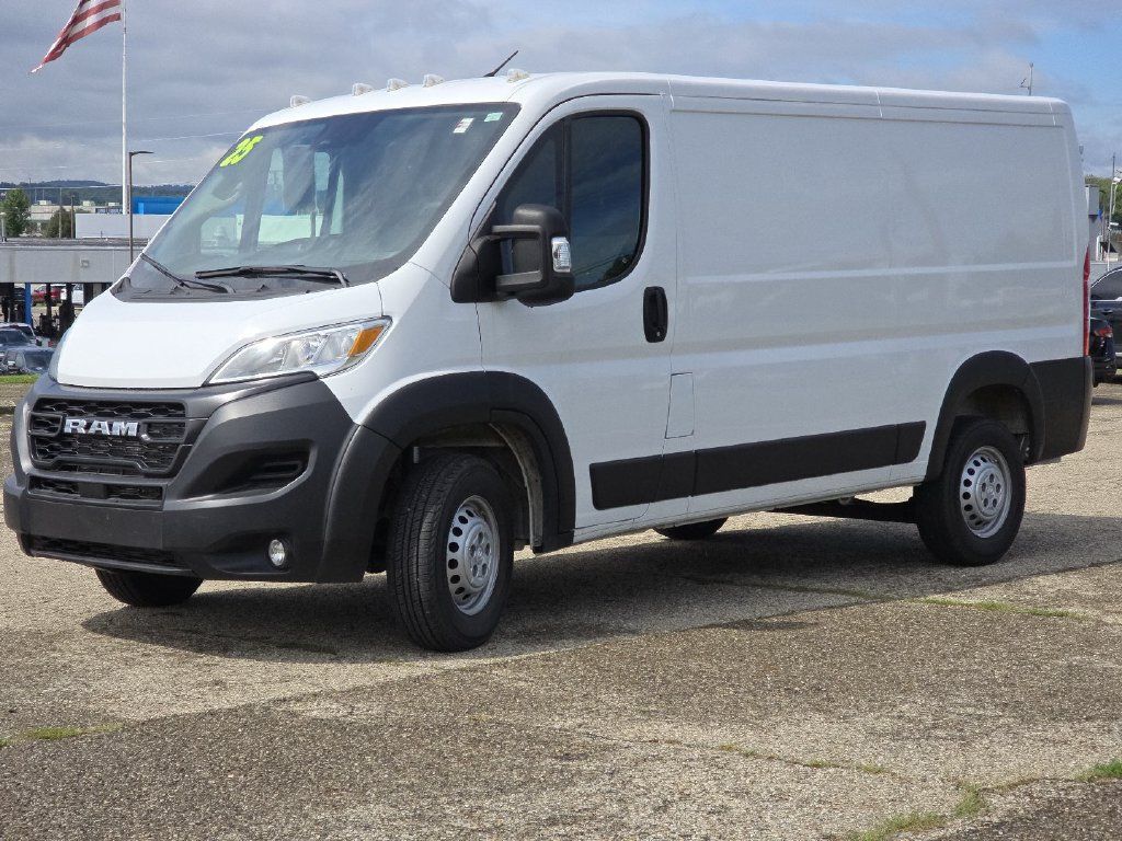 Used 2025 RAM ProMaster 2500 w/ Convenience Group FWD image 14