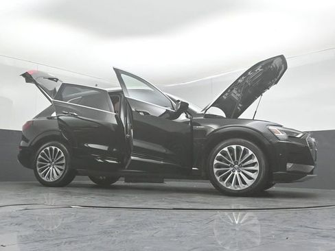 Used 2019 Audi e-tron Prestige w/ Prestige Package image 54