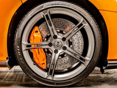 Used 2015 McLaren 650S Spider RWD image 39
