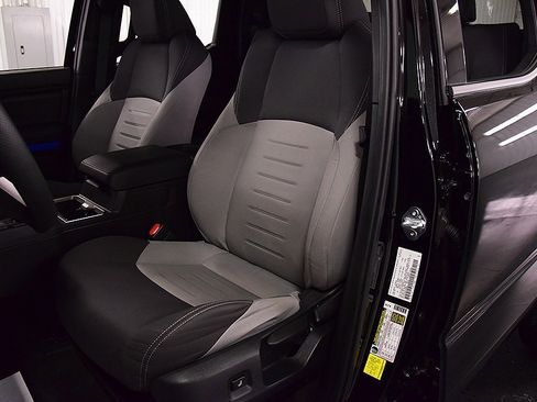 Used 2025 Toyota Tacoma TRD Sport image 32