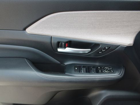 Used 2024 Toyota Grand Highlander Platinum image 30