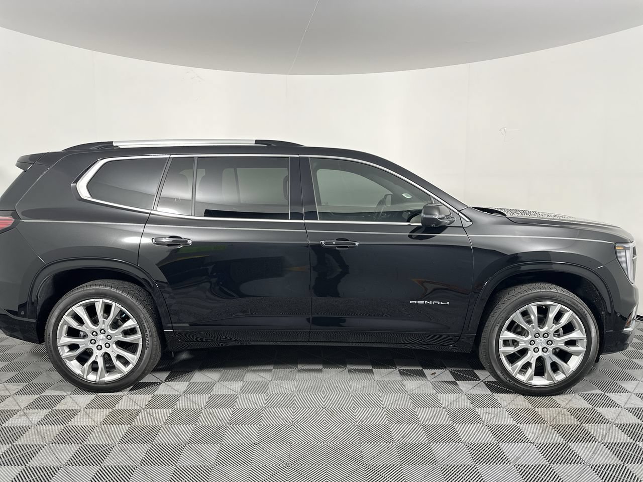 Used 2024 GMC Acadia Denali w/ Super Cruise Package FWD image 18