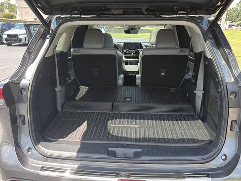 Used 2022 Toyota Highlander Platinum AWD/4WD image 35