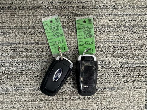 Used 2020 Ford Escape SE FWD image 40