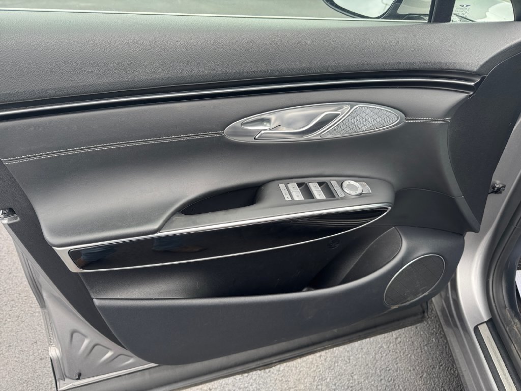 Used 2025 Genesis GV70 2.5T AWD/4WD image 16
