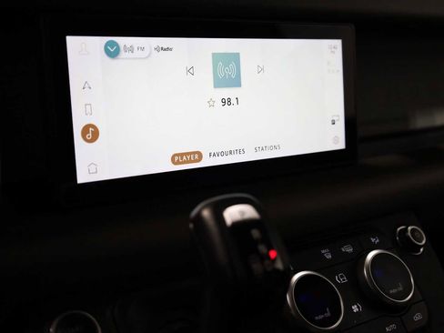 Used 2020 Land Rover Defender 110 SE image 30