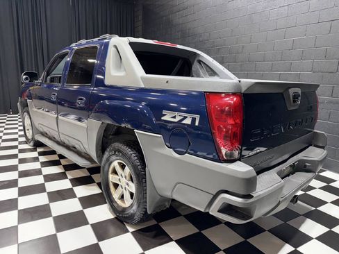 Used 2002 Chevrolet Avalanche 1500 4dr 4WD Crew Cab SB w/ Off-Road Suspension Pkg image 6