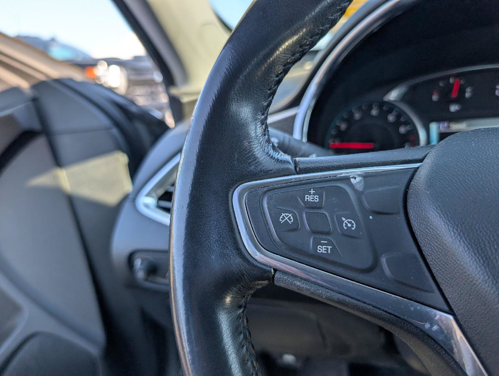 Used 2018 Chevrolet Malibu LT FWD image 12