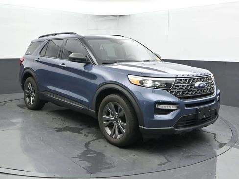 Used 2021 Ford Explorer XLT w/ Equipment Group 202A AWD/4WD image 6