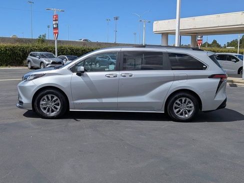 Used 2021 Toyota Sienna LE FWD image 11