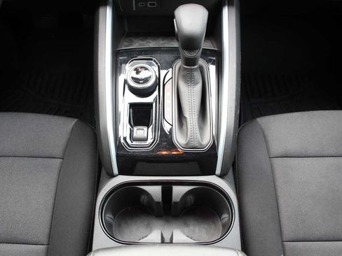 Used 2023 Chevrolet Colorado Trail Boss w/ Technology Package AWD/4WD image 32