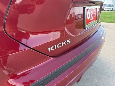 Used 2023 Nissan Kicks SR w/ SR Premium Package FWD image 9