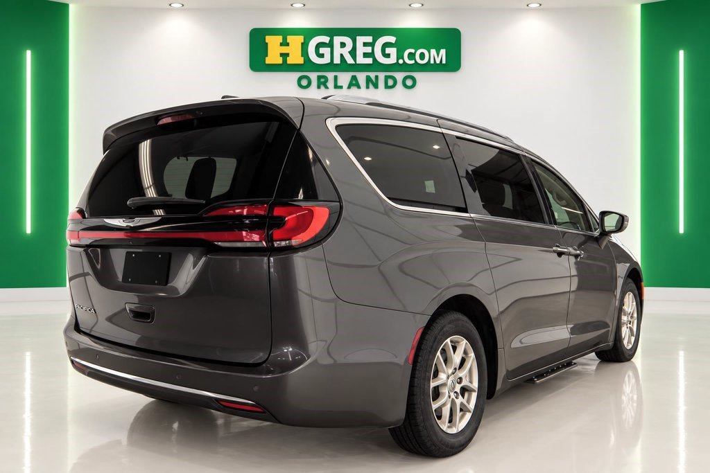 Used 2021 Chrysler Pacifica Touring-L FWD image 6
