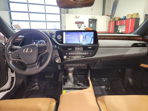 Used 2023 Lexus ES 300h image 63