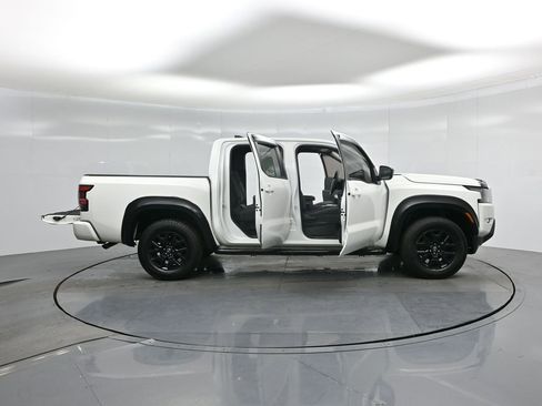 Used 2022 Nissan Frontier SV w/ Technology Package image 5