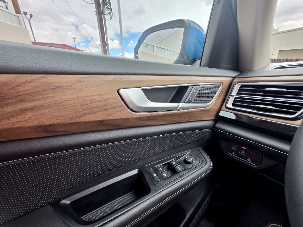 Certified 2026 Volkswagen Atlas SE FWD image 16