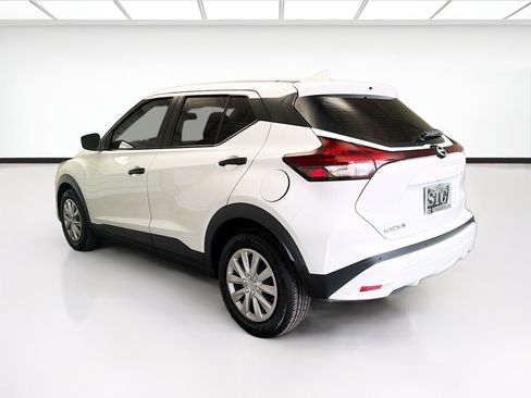 Used 2022 Nissan Kicks S FWD image 6