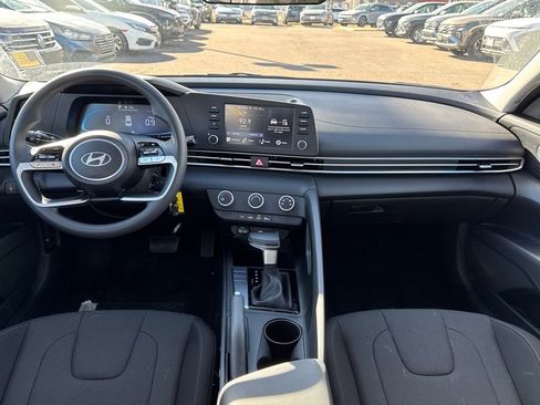 Certified 2026 Hyundai Elantra SE image 31