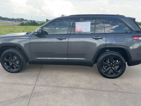 Used 2024 Jeep Grand Cherokee Altitude AWD/4WD image 6