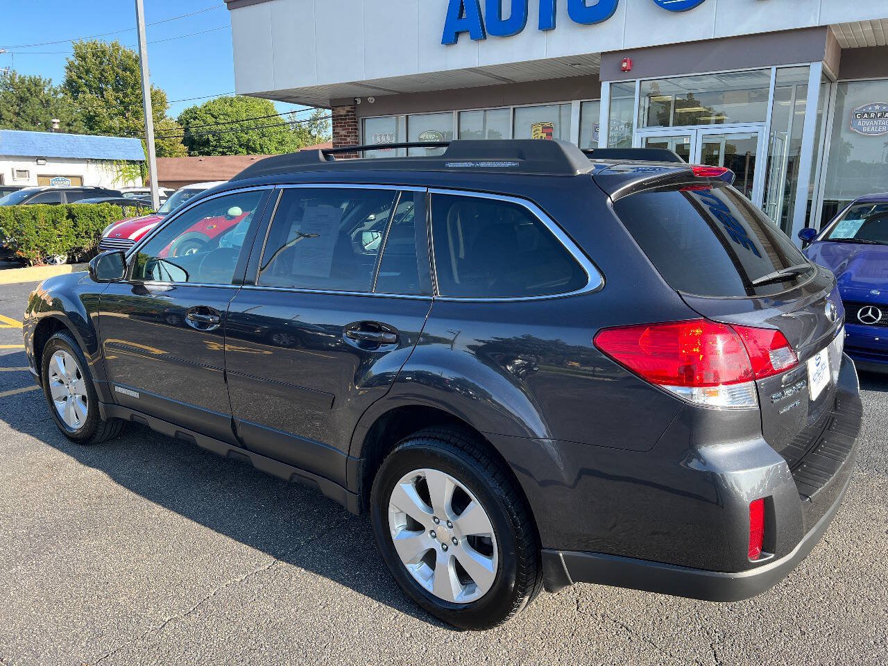 Used 2010 Subaru Outback 2.5i Premium AWD/4WD image 13