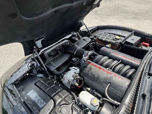 Used 2004 Chevrolet Corvette Convertible w/ Preferred Equipment Group RWD image 30
