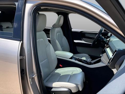 Used 2023 Volvo XC40 B5 Ultimate w/ Climate Package AWD/4WD image 9