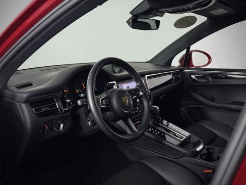 Used 2024 Porsche Macan image 4