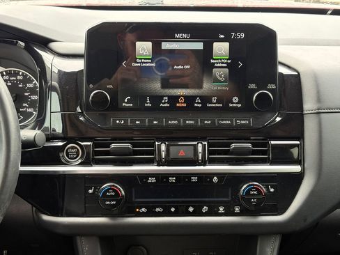 Used 2024 Nissan Pathfinder SL w/ SL Premium Package image 19