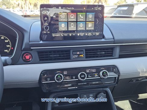 New 2025 Honda Pilot Touring image 14