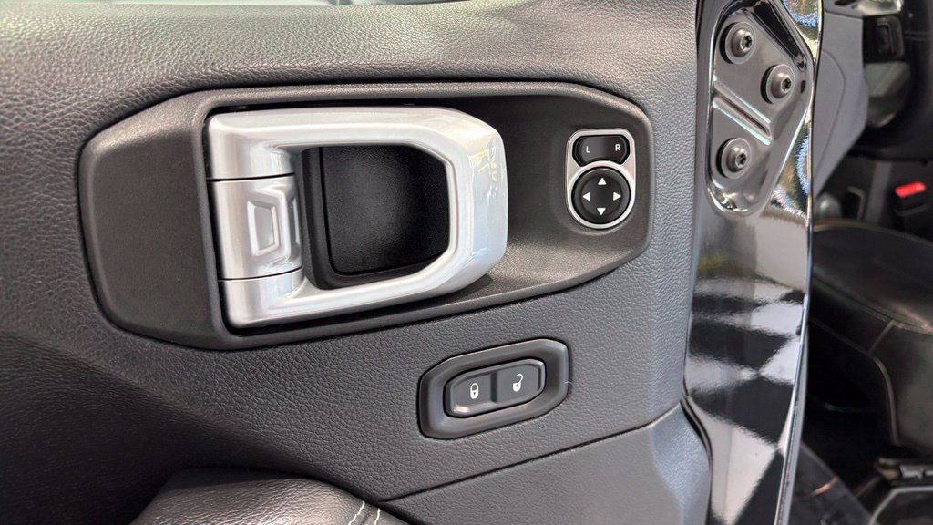 Used 2021 Jeep Wrangler Unlimited Sahara w/ Uconnect 4C Nav & Sound Group AWD/4WD image 15