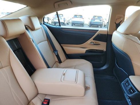 Used 2022 Lexus ES 300h w/ Luxury Package image 24