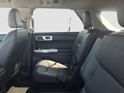 Used 2024 Ford Explorer XLT w/ Equipment Group 202A RWD image 9