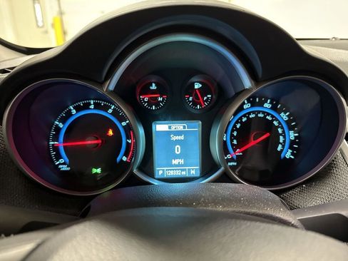 Used 2016 Chevrolet Cruze LT FWD image 12