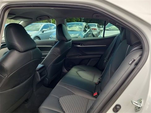 Used 2024 Toyota Camry SE image 7