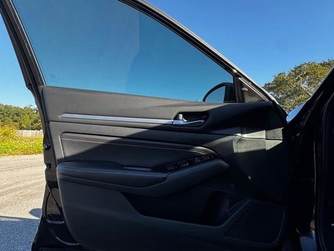 Used 2023 Nissan Altima 2.0 SR image 9